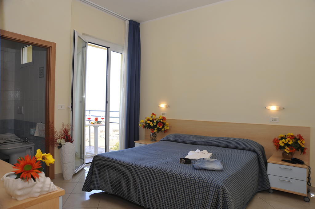 Hotel Fantasy Rimini Phòng bức ảnh