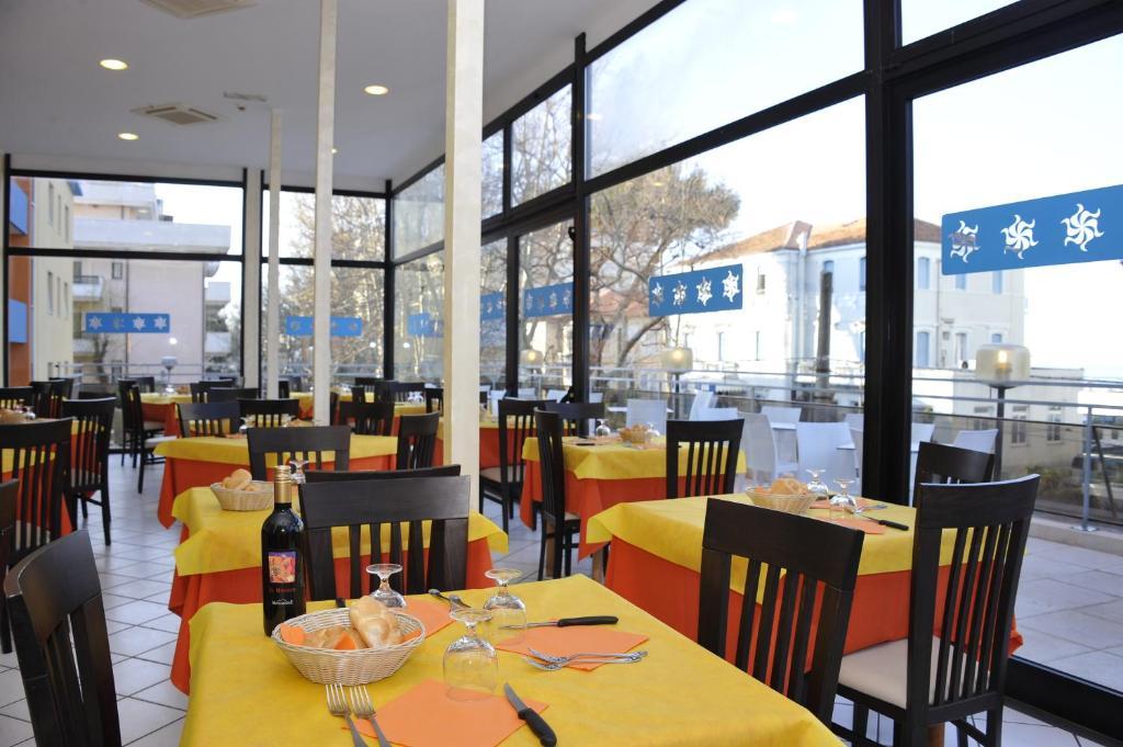 Hotel Fantasy Rimini Ngoại thất bức ảnh