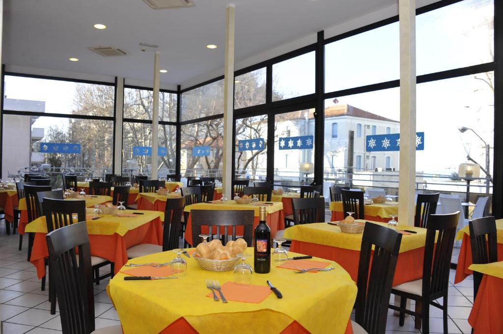 Hotel Fantasy Rimini Ngoại thất bức ảnh